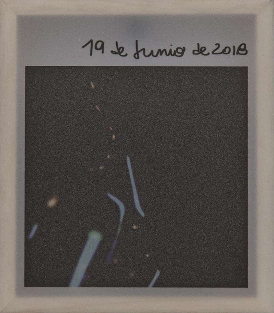 De la serie “De cuando todo se detiene” 150 fotos con celular 11 x 12 cm. papel film poliéster 2018/2019/2020