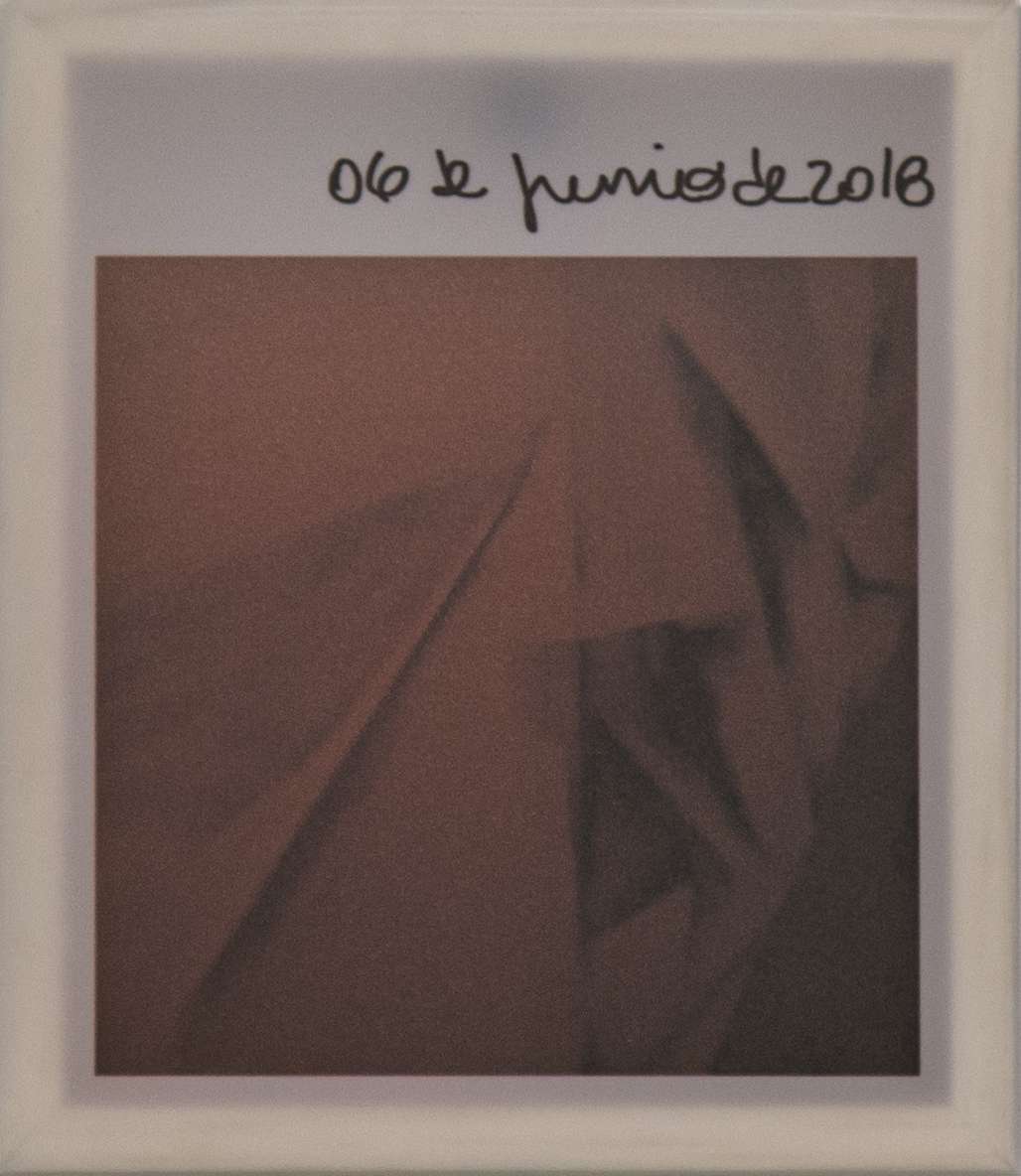 De la serie “De cuando todo se detiene” 150 fotos con celular 11 x 12 cm. papel film poliéster 2018/2019/2020