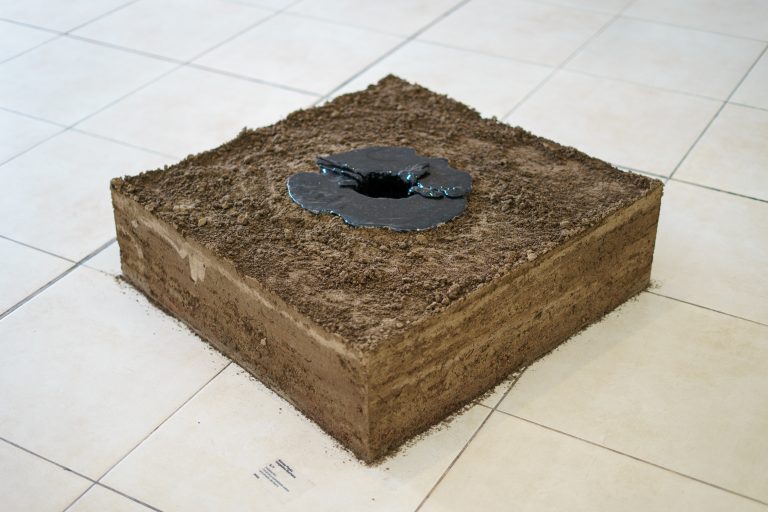 Alonso Paula S/T Arena volcánica,resina epoxi,fibra de carbono  2024