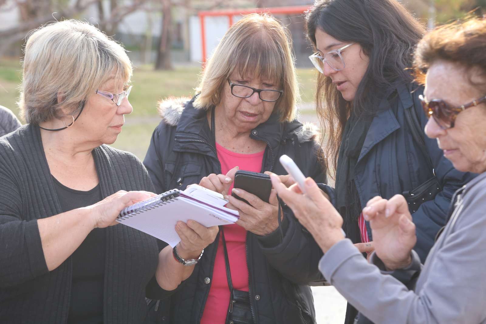 El Plan de Alfabetización Digital ya llegó a más de 400 adultos mayores thumbnail