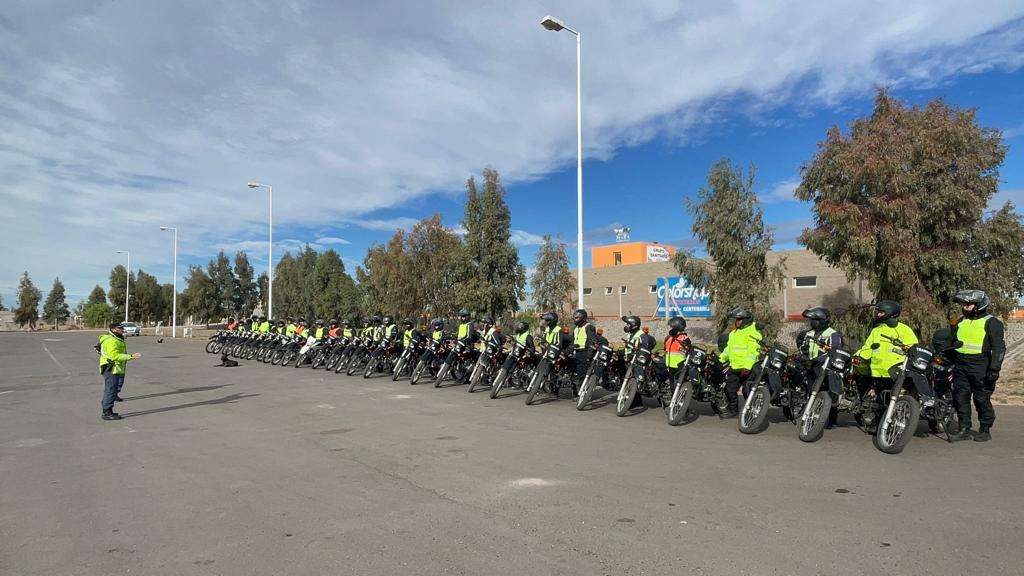 Motoristas de Tránsito del municipio se perfeccionaron en manejo de motos de alta cilindrada thumbnail