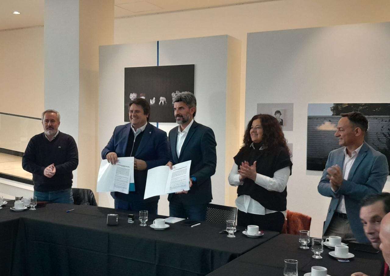 La Municipalidad de Neuquén y la de Mendoza firmaron un convenio para promocionar el turismo en ambas ciudades thumbnail