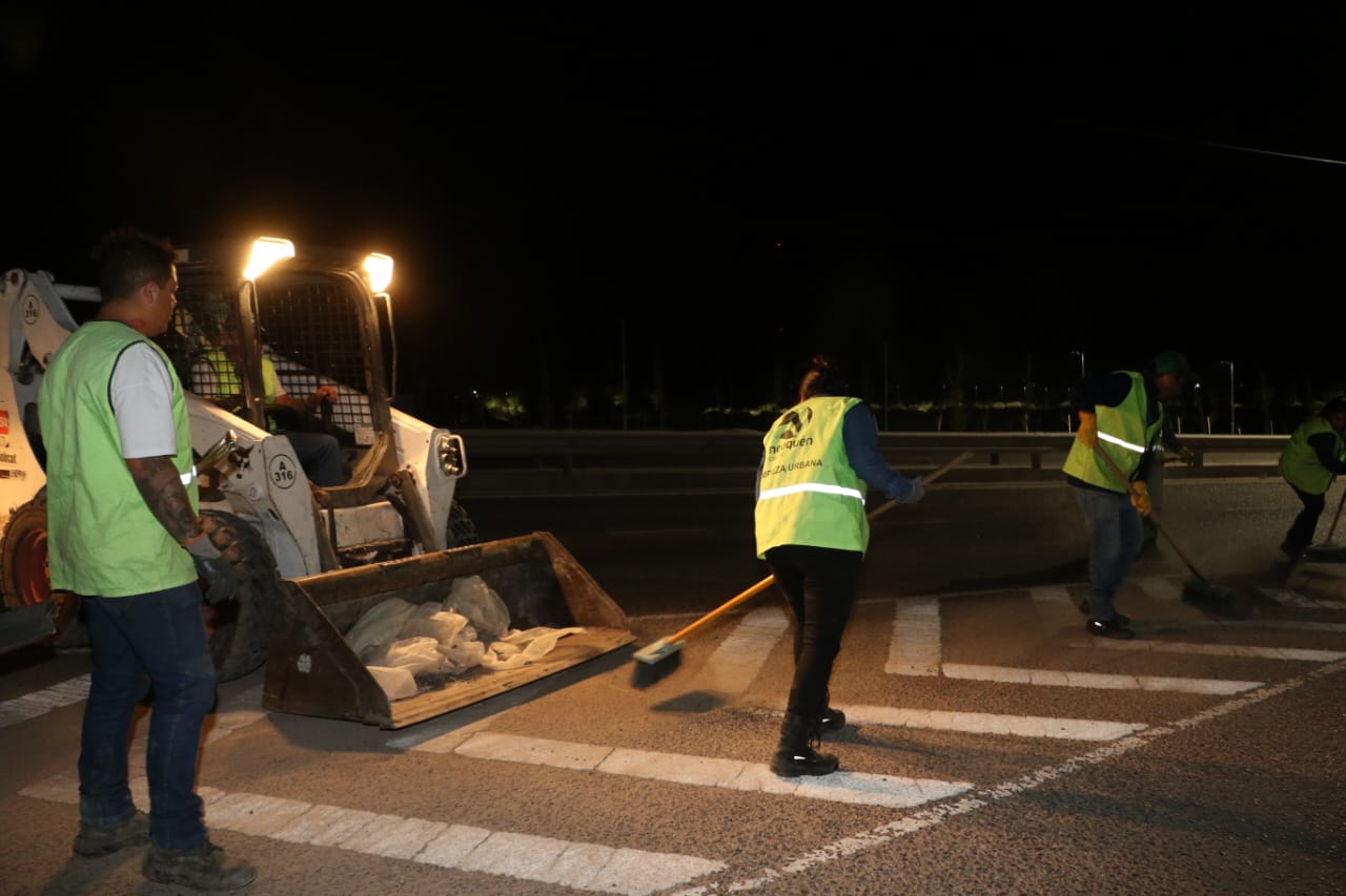 Se realizó un nuevo operativo de limpieza sobre la Avenida Raúl Alfonsín thumbnail