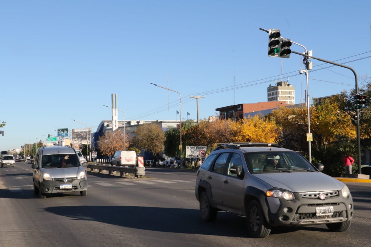 La Municipalidad renueva tecnología y avanza en la sincronización de los semáforos sobre la Avenida Mosconi thumbnail