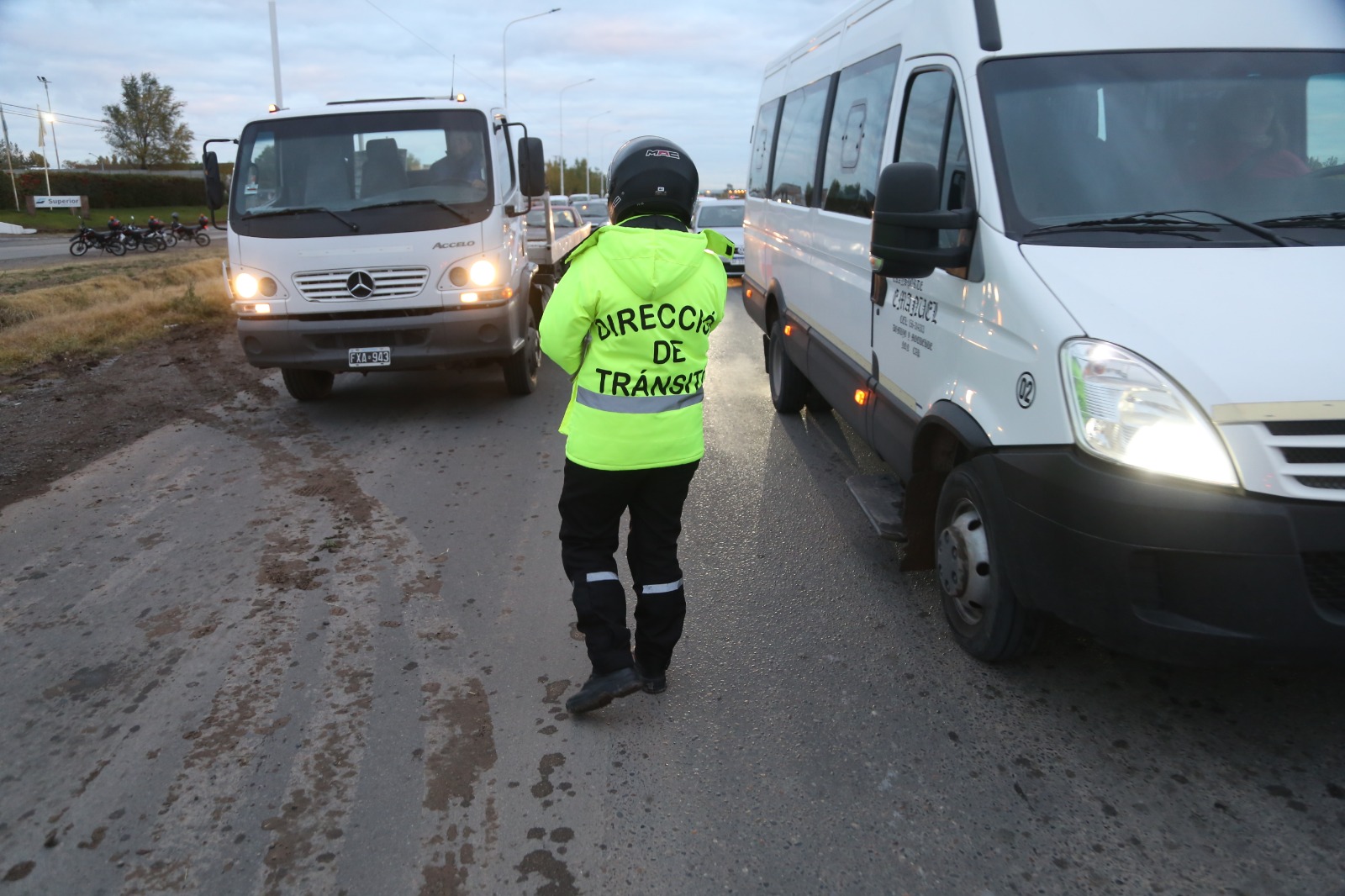 El municipio realizó operativo sorpresa de control de vehículos de cargas peligrosas, de camionetas y empresas de transporte en la Avenida Raúl Alfonsín thumbnail