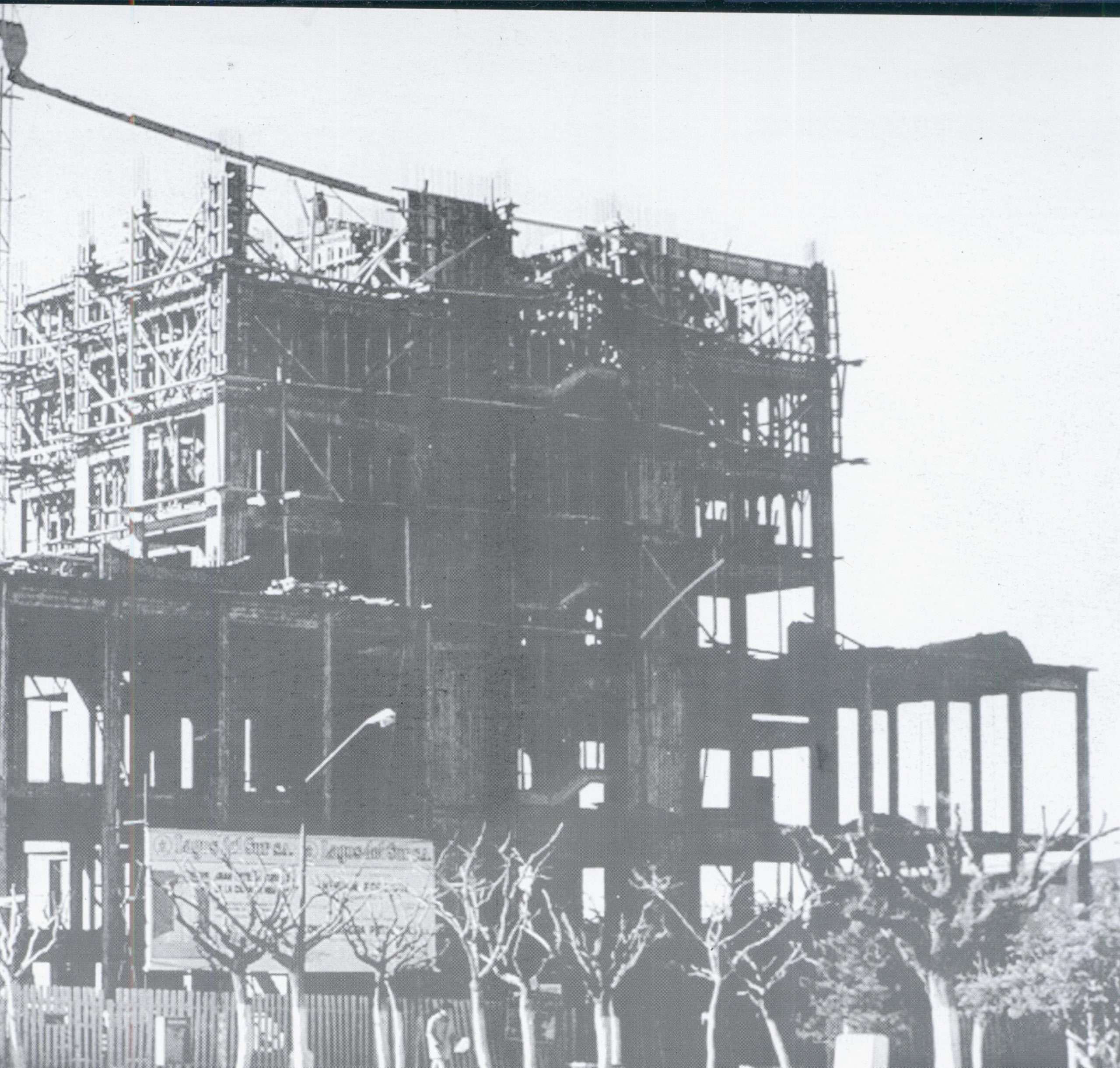 Construcción Hotel del Comahue cerca 1970
